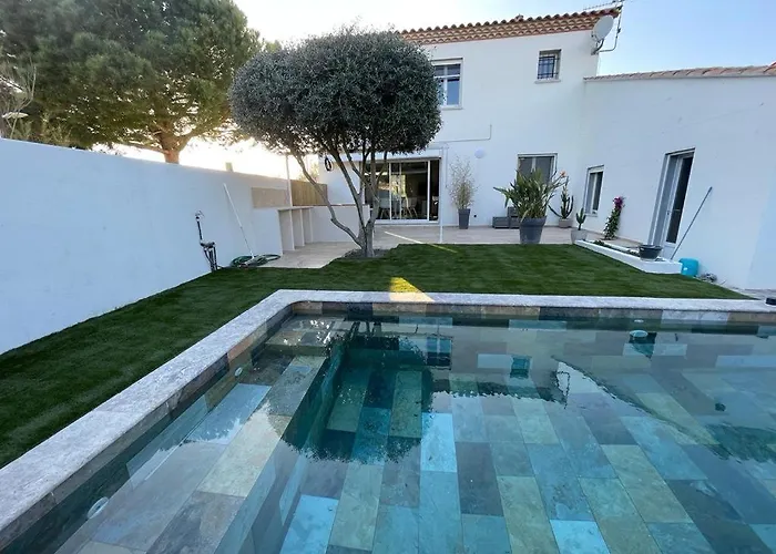 Mortes, Piscine, 8 Personnes * Aigues-Mortes