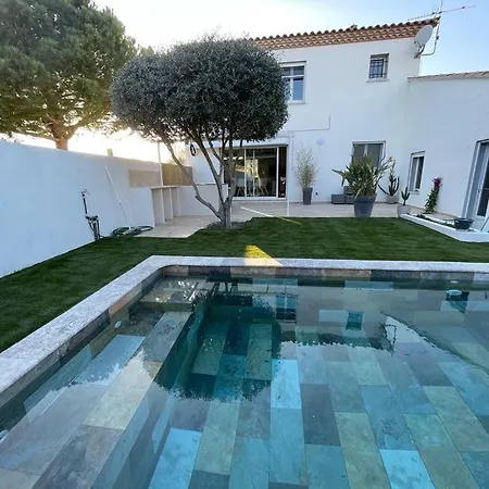Mortes, Piscine, 8 Personnes * Aigues-Mortes